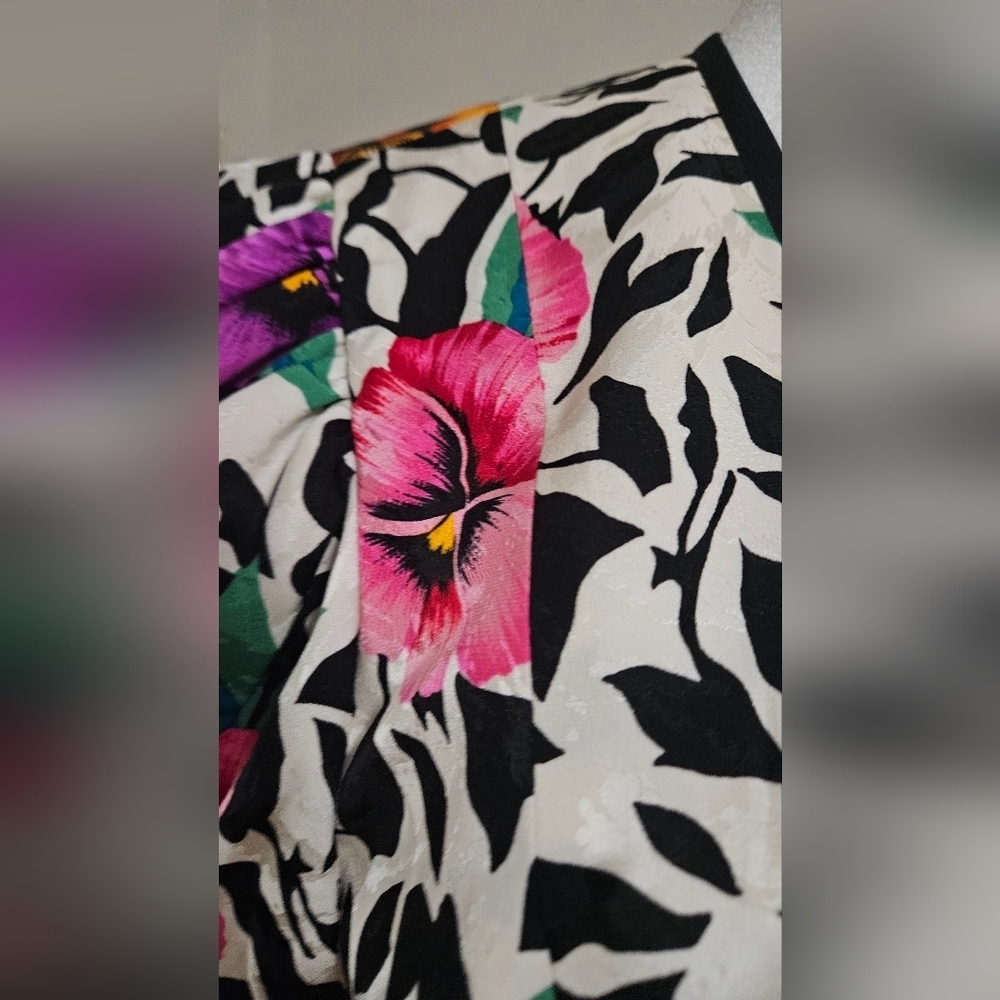 Vintage A.J. Bari Petites 100% Silk Floral Blouse–Puff Sleeve Wrap Style Top. 10 - Picture 5 of 16